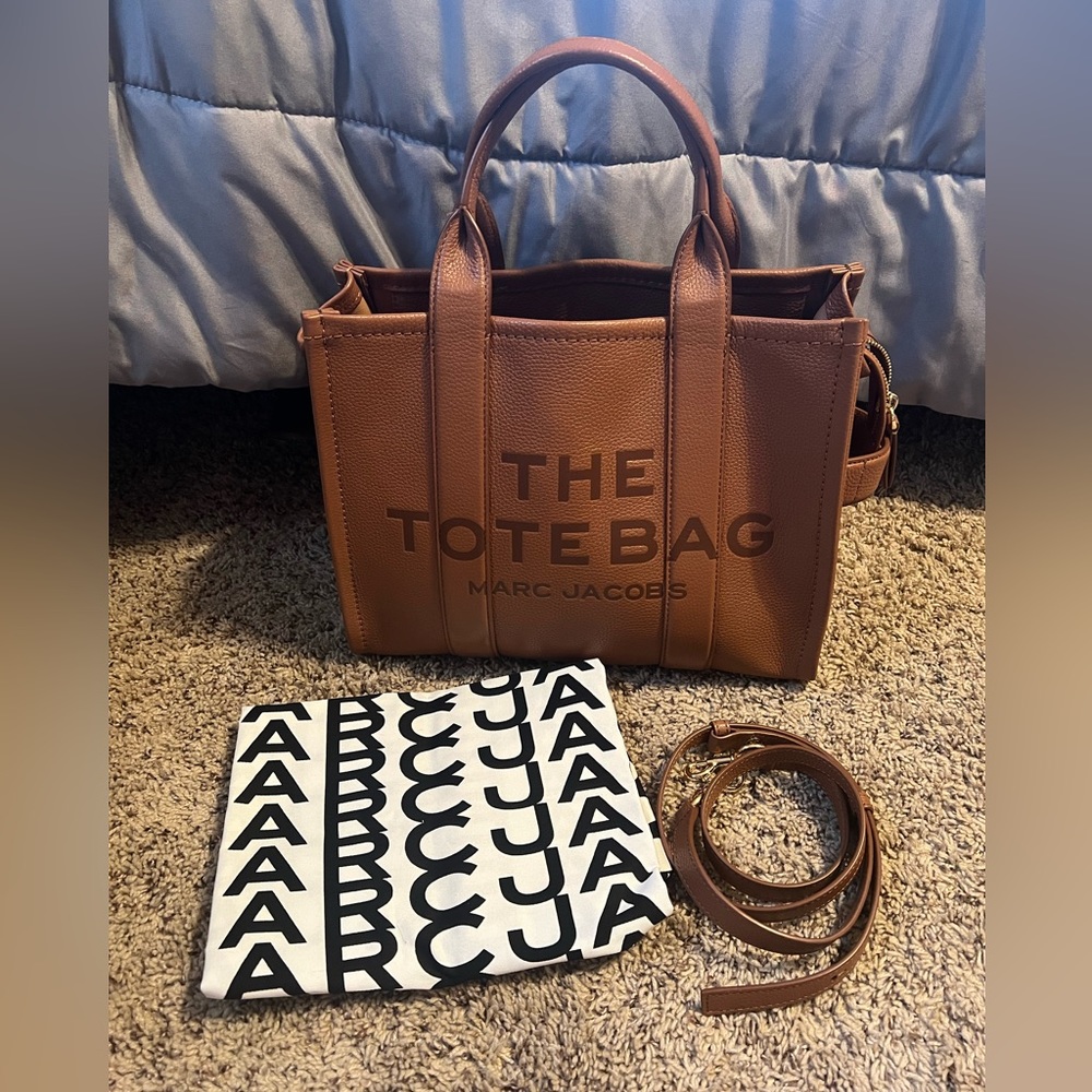 Available - Marc Jacobs - The Leather Medium Tote Bag